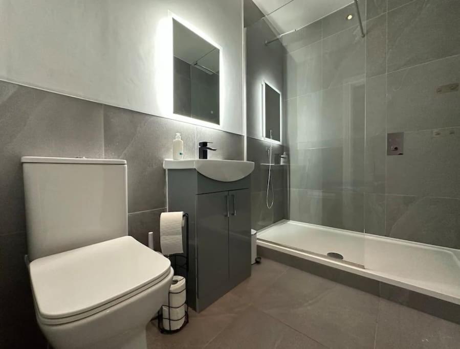 Superior Stay, Sophia Gardens, City Centre And Stadium Sleeps 4 คาร์ดิฟฟ์ ภายนอก รูปภาพ