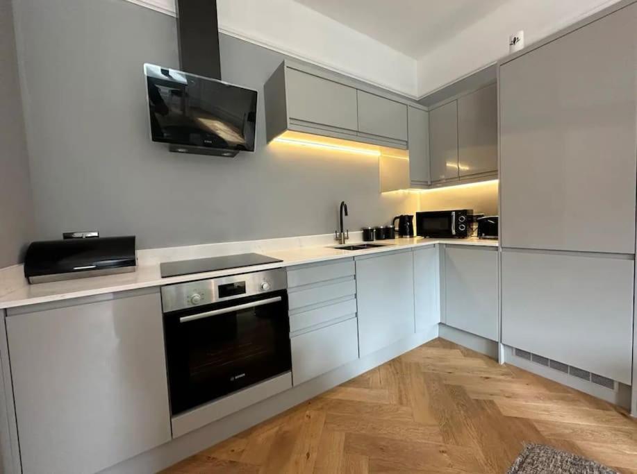 Superior Stay, Sophia Gardens, City Centre And Stadium Sleeps 4 คาร์ดิฟฟ์ ภายนอก รูปภาพ